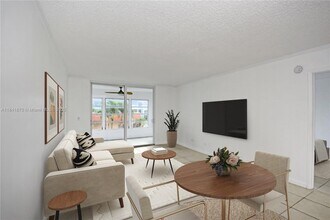 6650 Royal Palm Blvd in Margate, FL - Building Photo - Building Photo