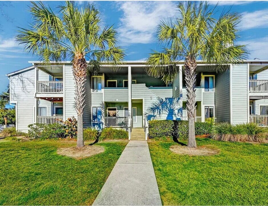 1481 Center Street Ext, Unit 807 in Mount Pleasant, SC - Building Photo
