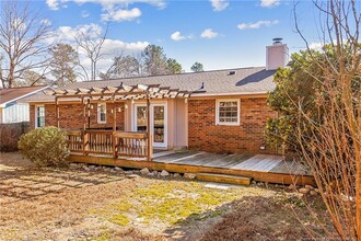 6782 Seaford Dr in Fayetteville, NC - Foto de edificio - Building Photo