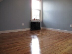 25 Ellington Rd, Unit #1 in Somerville, MA - Building Photo - Building Photo