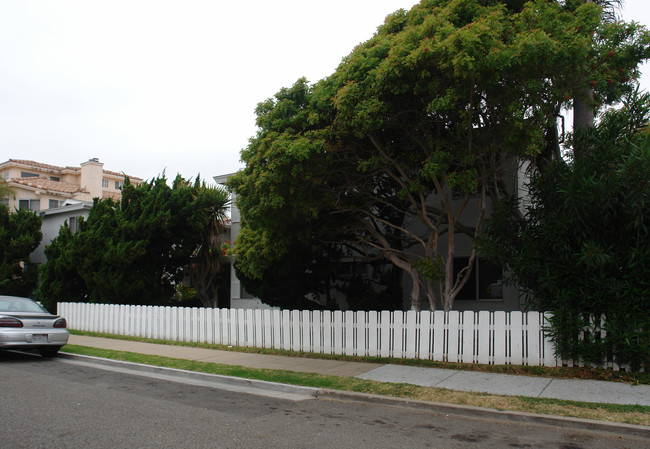 266 Daisy Ave in Imperial Beach, CA - Foto de edificio - Building Photo