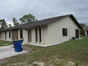 7447 Mellon Rd in Ft. Myers, FL - Building Photo - Building Photo