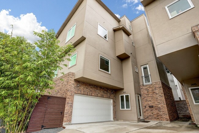 2613 Waugh Dr in Houston, TX - Foto de edificio - Building Photo