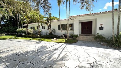 5780 SW 53rd Terrace in Miami, FL - Building Photo - Building Photo