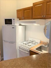 910 Massachusetts Ave, Unit 1 in Cambridge, MA - Foto de edificio - Building Photo