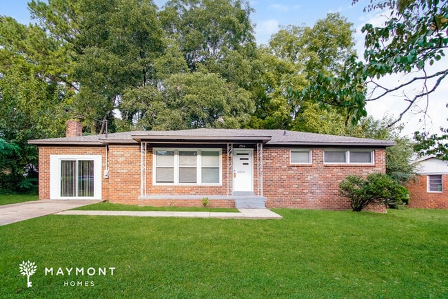 2504 Trail Ridge Rd NW