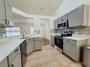 26857 Carla Pl in Lutz, FL - Building Photo - Building Photo