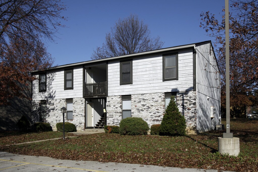 Surrey Court Apartments Godfrey, IL Apartments For Rent