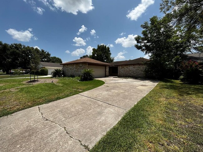 14227 Cellini Dr in Cypress, TX - Foto de edificio - Building Photo