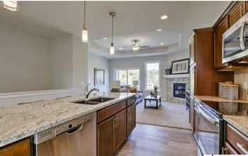 16070 Hadan Dr in Bennington, NE - Building Photo - Building Photo