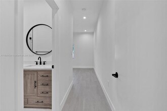 1786 SW 9th St in Miami, FL - Building Photo - Building Photo