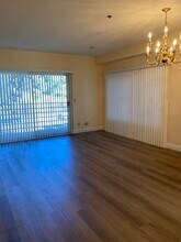 2706 Honolulu Ave, Unit 209 in Montrose, CA - Building Photo - Building Photo
