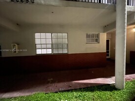 20490 NW 7th Ave in Miami, FL - Building Photo