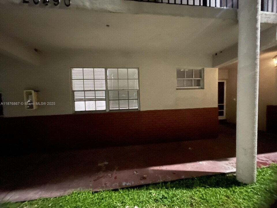 20490 NW 7th Ave in Miami, FL - Building Photo