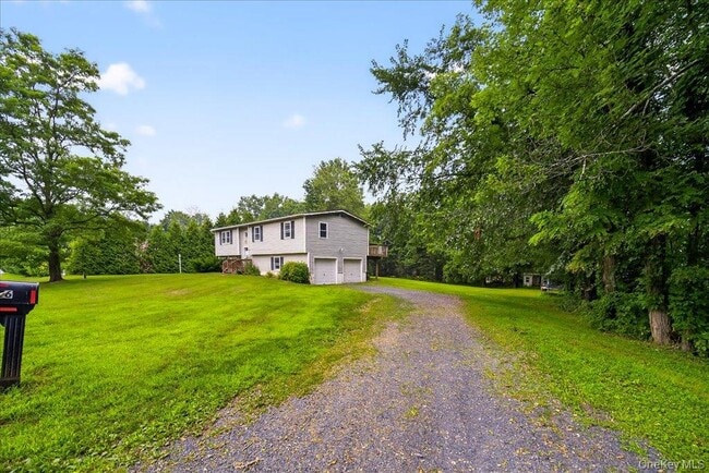 226 Knoth Rd in Wallkill, NY - Foto de edificio - Building Photo