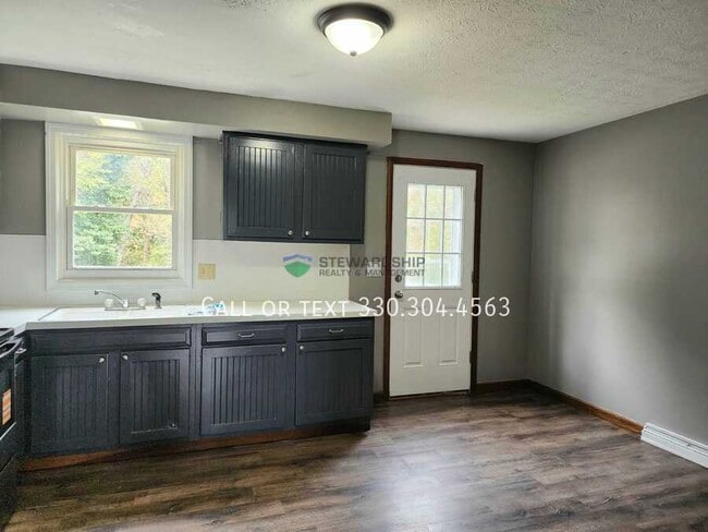137 Elm St NE in Brewster, OH - Building Photo - Building Photo