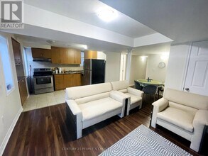 5551 Meadowcrest Ave in Mississauga, ON - Building Photo - Building Photo