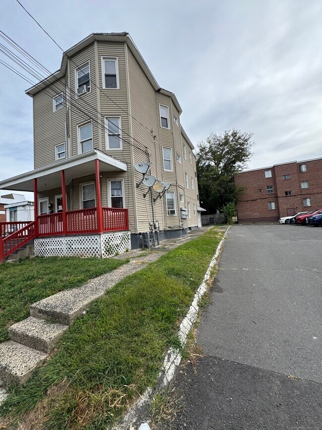 100 Amity St in Hartford, CT - Building Photo - Building Photo