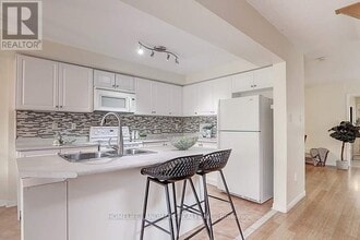 33 Brownridge Pl in Whitby, ON - Building Photo - Building Photo