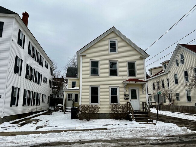 64 Bacon St in Biddeford, ME - Building Photo - Building Photo