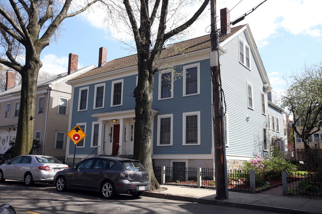 92 Gore St in Cambridge, MA - Foto de edificio - Building Photo