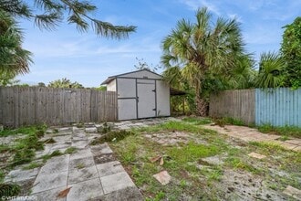 2154 Henry St NE in Palm Bay, FL - Building Photo - Building Photo