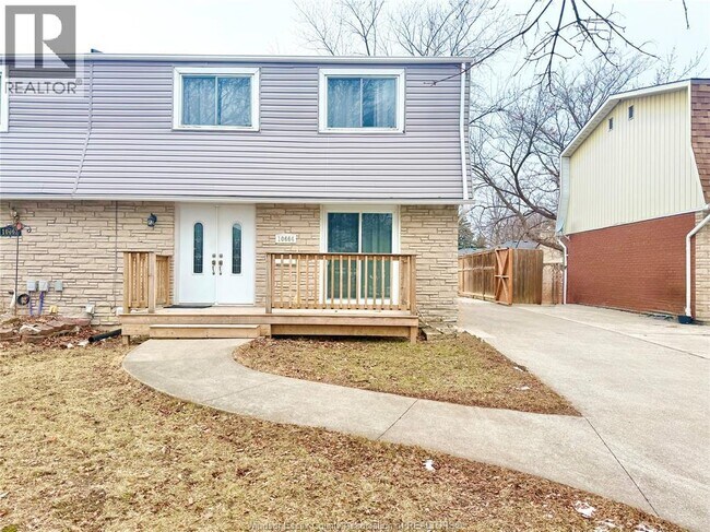 10664 Atwater Crescent in Windsor, ON - Building Photo - Building Photo