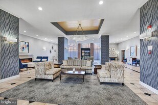 5500 Holmes Run Pkwy in Alexandria, VA - Building Photo