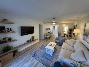 512 W Venice Ave in Venice, FL - Building Photo - Building Photo