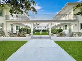 9270 E Bay Harbor Dr in Bay Harbor Islands, FL - Building Photo