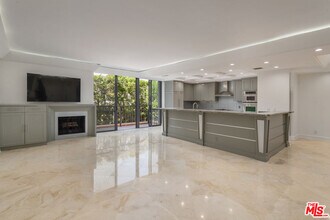 211 S Spalding Dr in Beverly Hills, CA - Building Photo - Building Photo