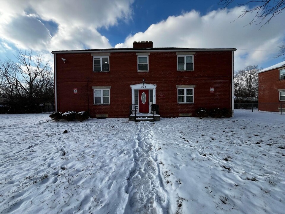 233 N James Rd in Columbus, OH - Building Photo