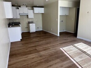 2207 Monterey St in Bakersfield, CA - Building Photo - Building Photo