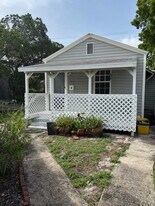 716 High St, Unit Cottage in West Palm Beach, FL - Building Photo
