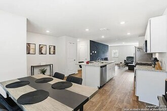 Room in House on Navidad Pike in San Antonio, TX - Building Photo - Building Photo