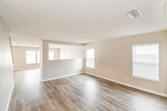 2168 Fresco Dr in Middleburg, FL - Foto de edificio - Building Photo