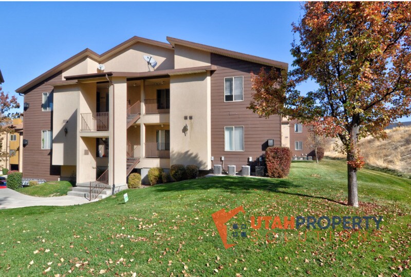 9255 Jefferson Cove in Sandy, UT - Building Photo