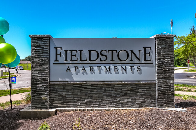 Fieldstone Apartments in Olathe, KS - Building Photo - Building Photo