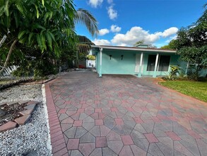 2421 SW 9th St in Fort Lauderdale, FL - Building Photo - Building Photo