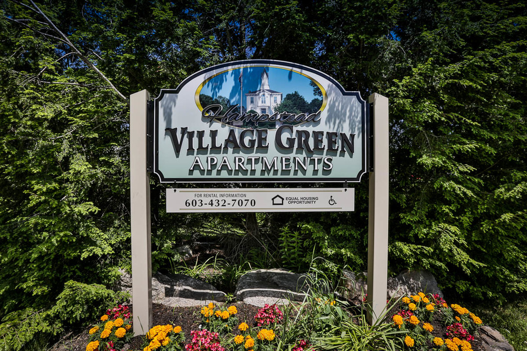 Hampstead Village Green in Hampstead, NH - Building Photo