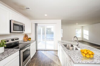 1217 Lakeshore Dr in Camden, SC - Building Photo - Building Photo