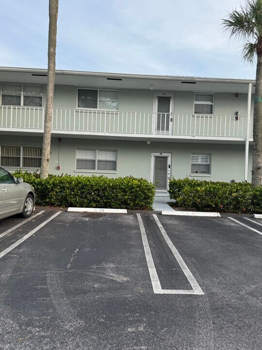 2460 SW 22nd Ave in Delray Beach, FL - Building Photo