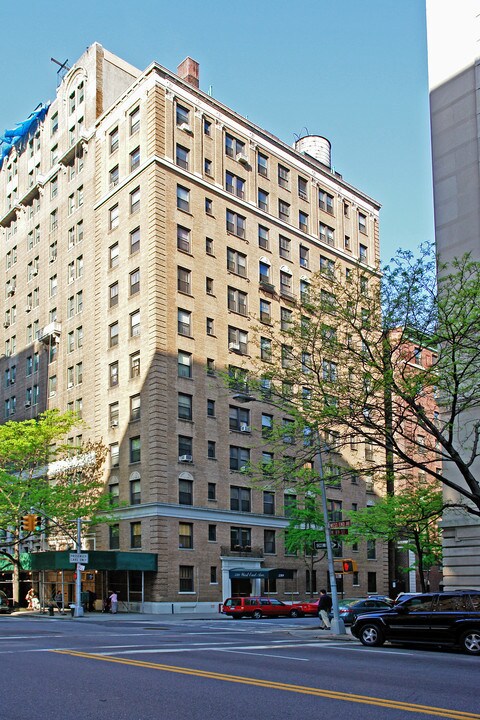 599 West End Ave in New York, NY - Building Photo