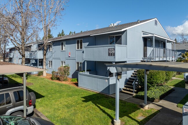 Park Club Apartments in Rohnert Park, CA - Foto de edificio - Building Photo