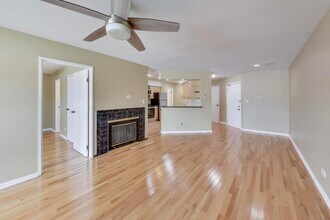 1345 E Wyndham Cir in Palatine, IL - Building Photo - Building Photo