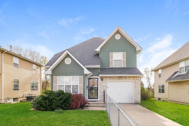 4211 Woodland Ave in Kansas City, MO - Building Photo - Building Photo