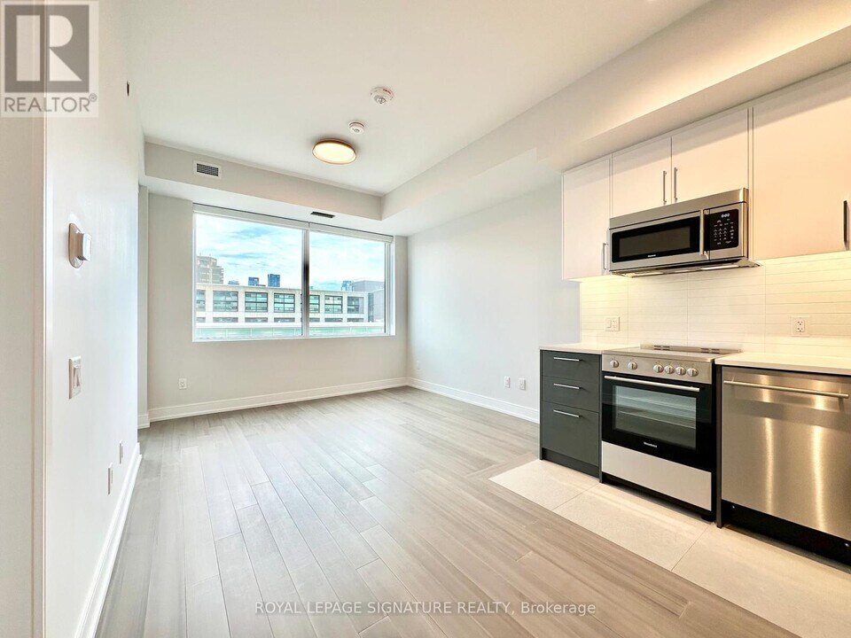 664 Spadina Ave. in Toronto, ON - Building Photo