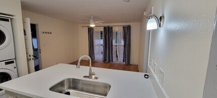 383 Mananai Pl, Unit F in Honolulu, HI - Building Photo - Building Photo