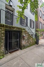 18 E Jones St in Savannah, GA - Building Photo - Building Photo