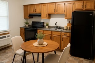 Troy Crossing in Troy, OH - Building Photo